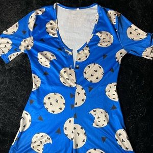 Cookies one piece sleep wear! Very comfortable, breathable, and silky